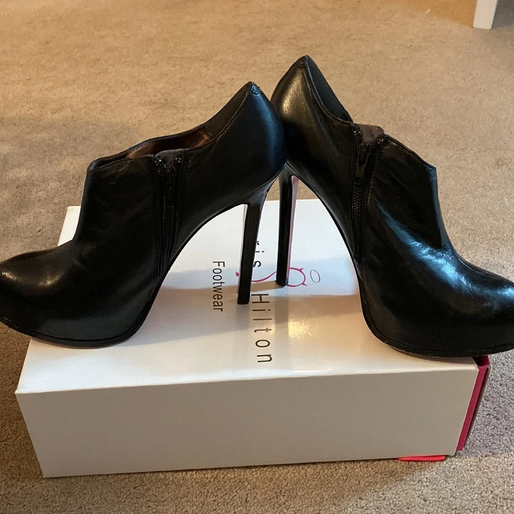 🔥 Paris Hilton Leather Platform Vamp Bootie 🔥 - Picture 2 of 6